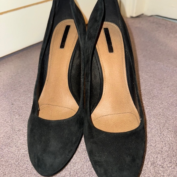 Tahari Black Suede Heels - Picture 2 of 4